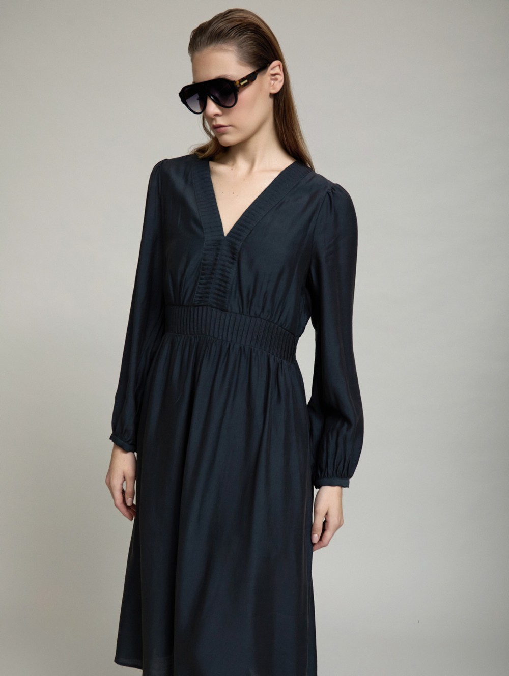 Midi dress plaid detail