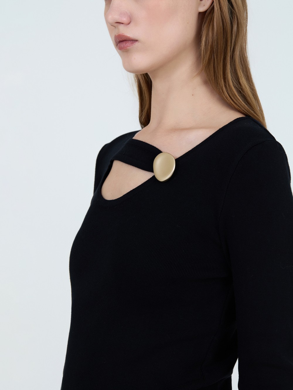 Buttoned neckline sweater 4