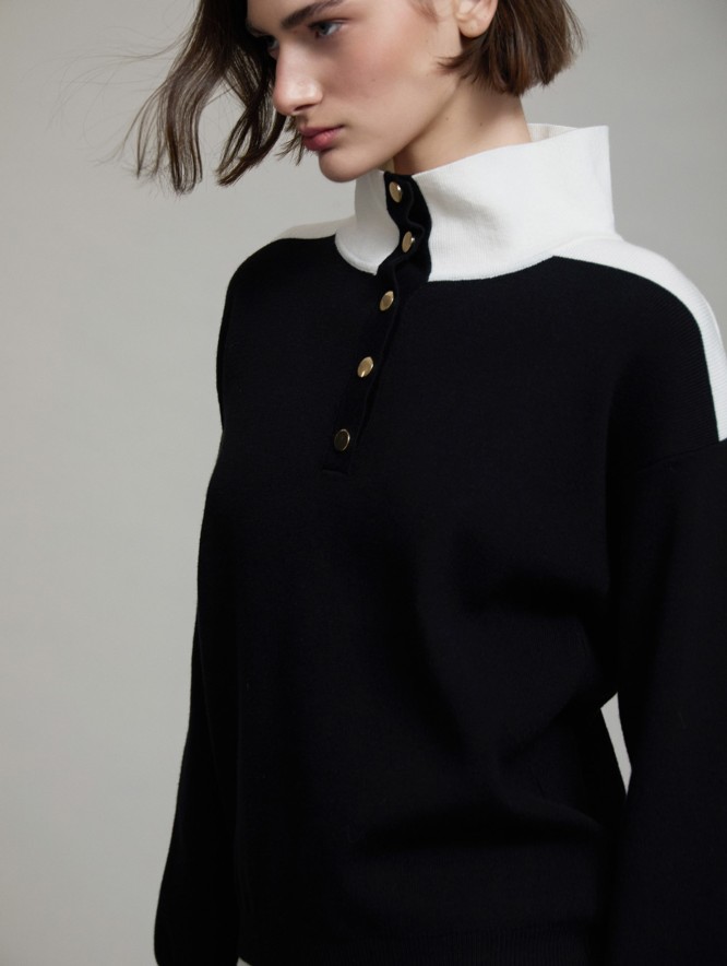 Bicolor buttoned collar sweater