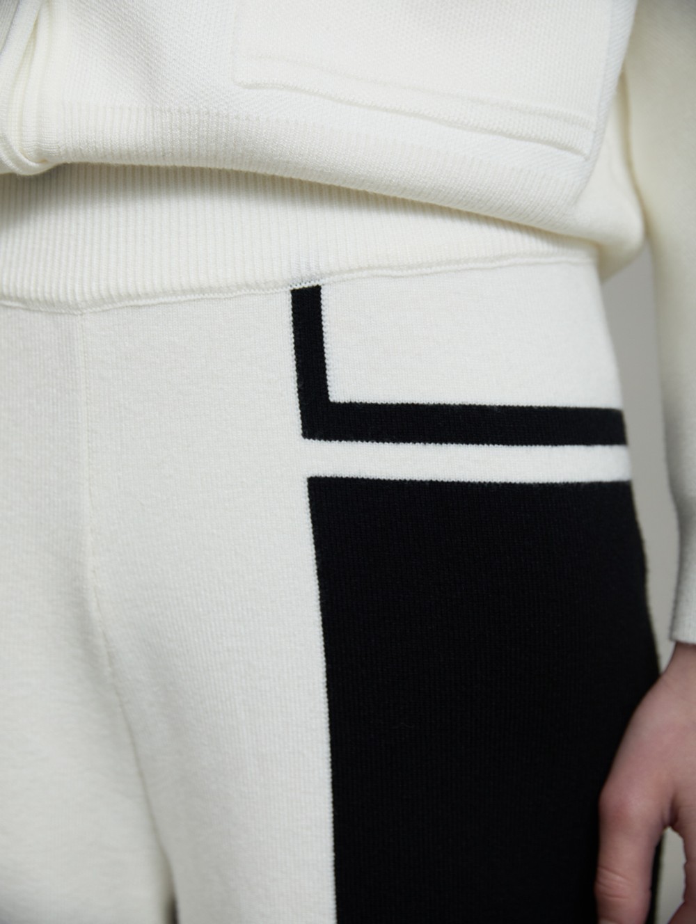 Bicolor knit trousers