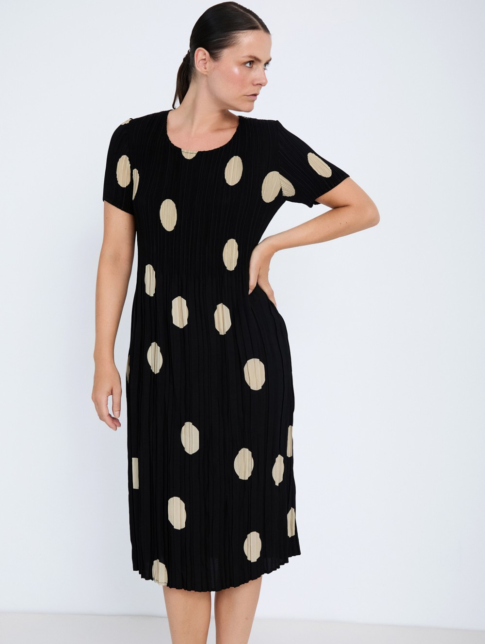 Polka-dot non-iron dress 3