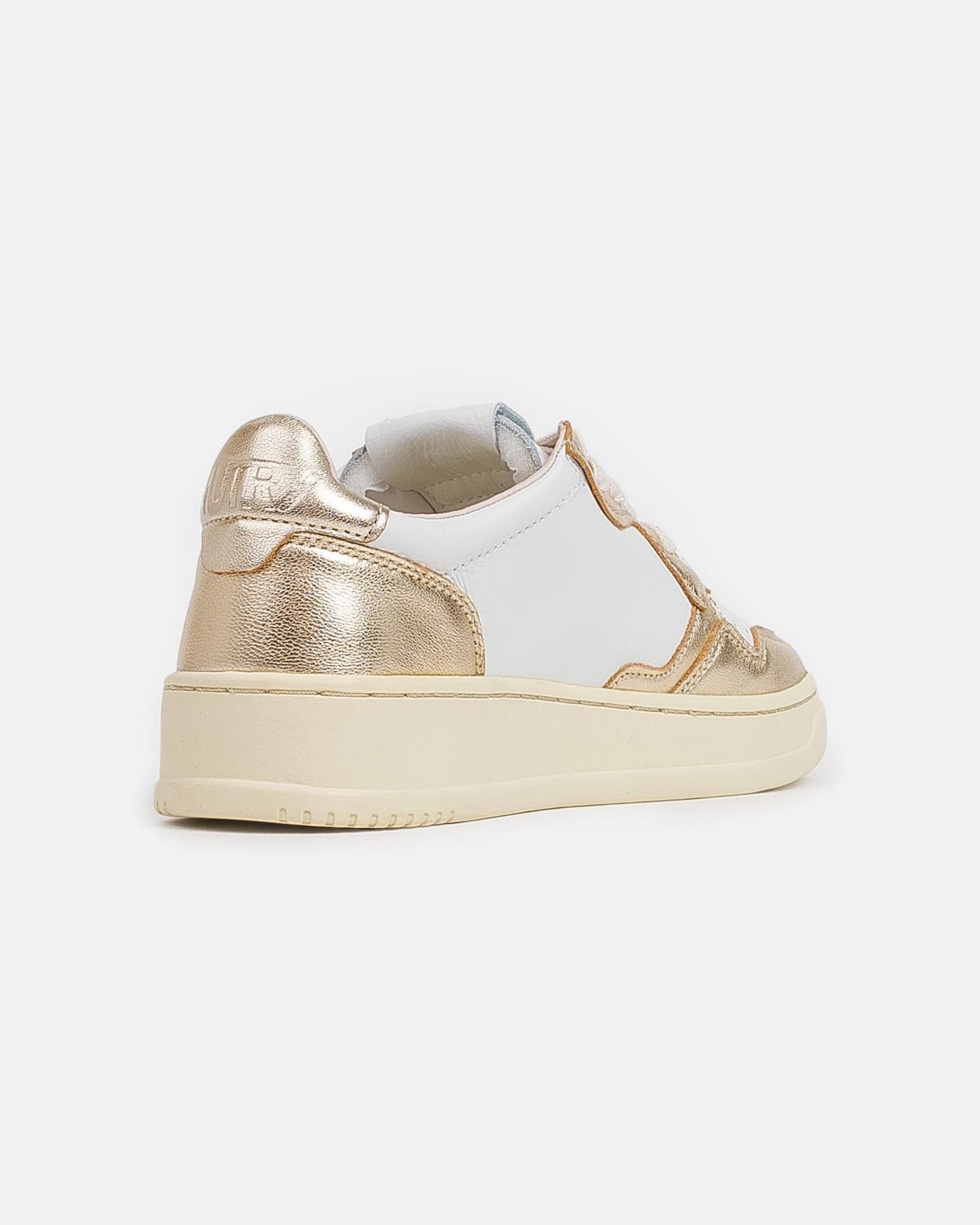 autry-zapatillas-aulw-wb-16-sneaker-white-gold-blanco-dorado 1