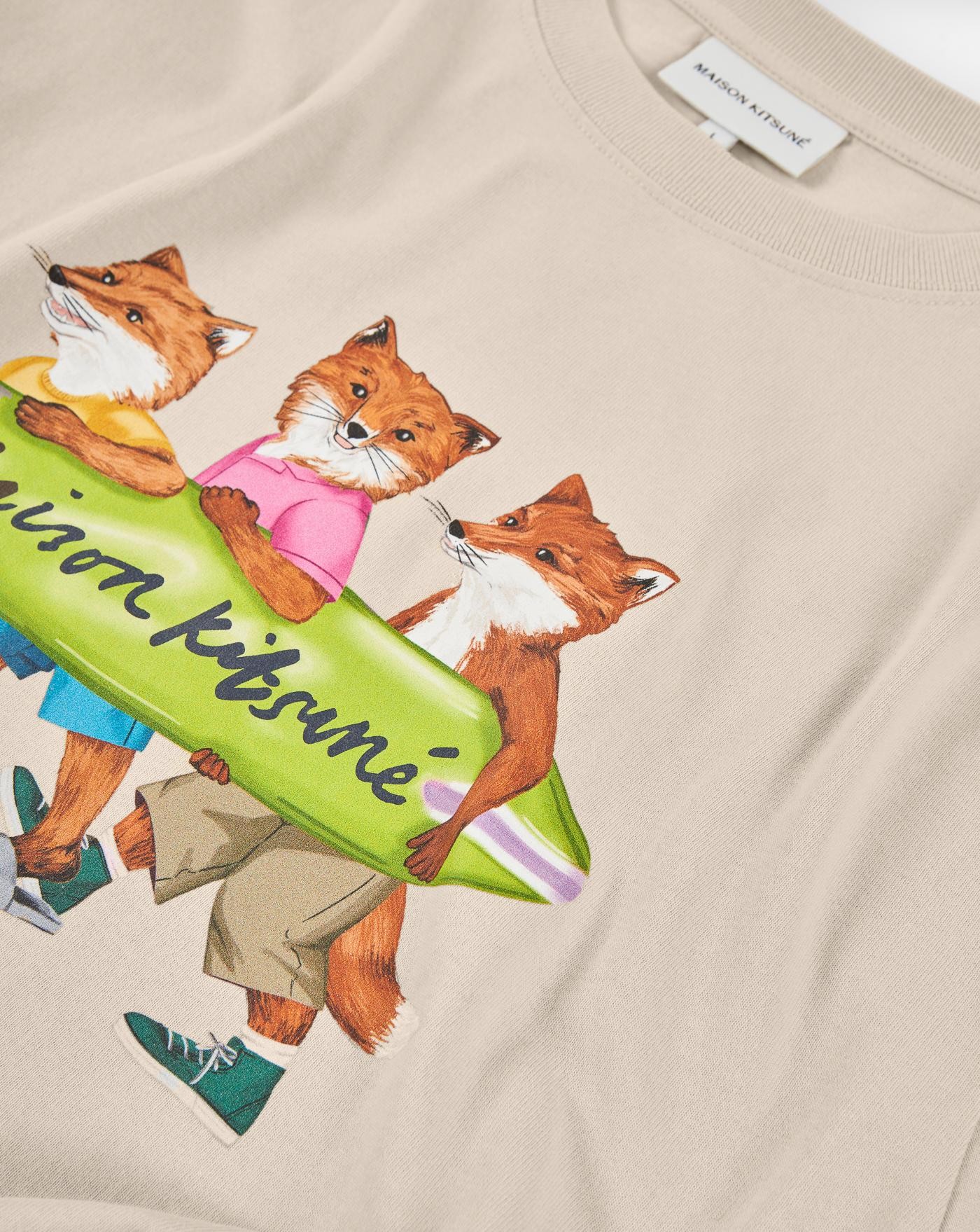 Camiseta Maison Kitsune Surfing Foxes 2