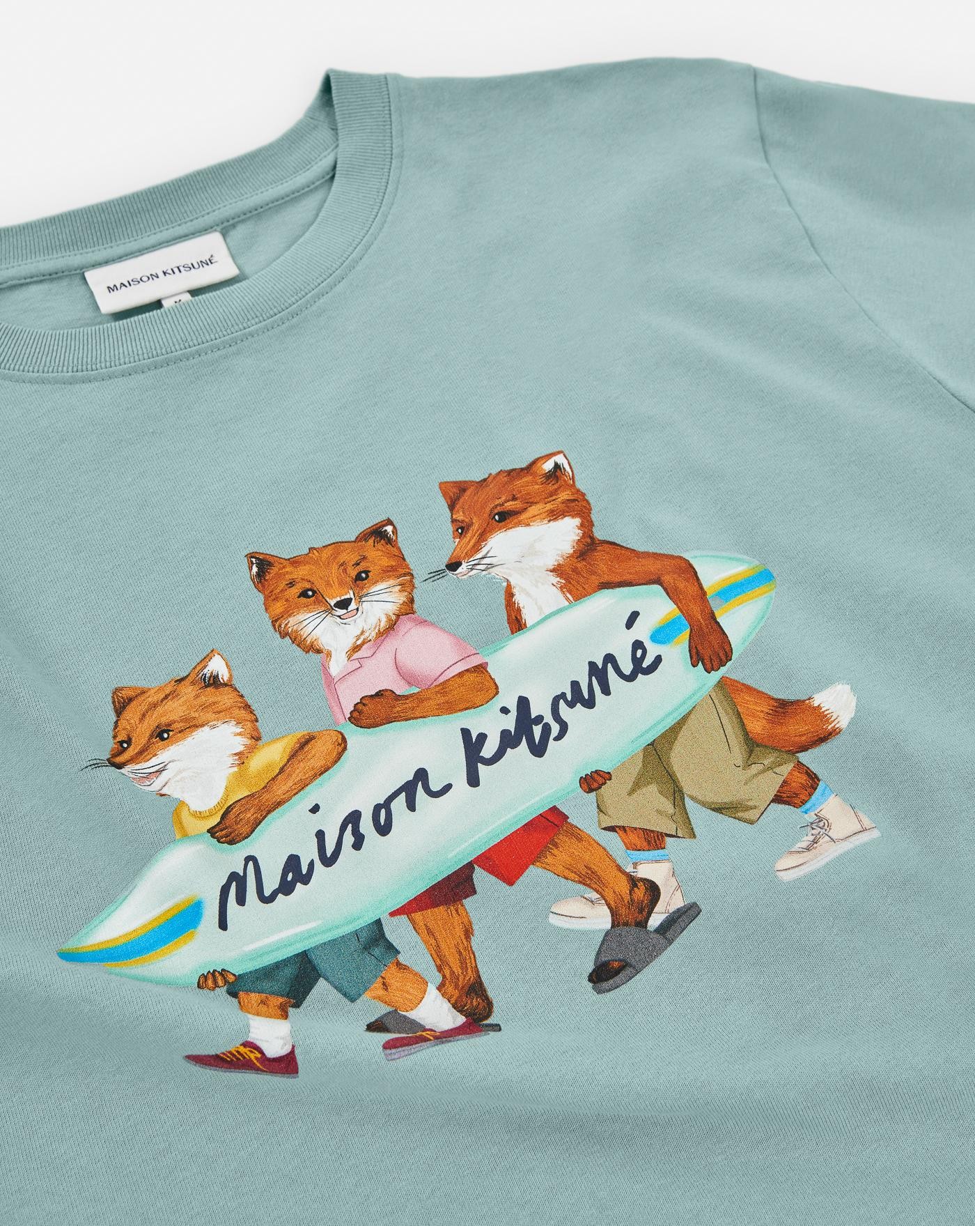 Camiseta Maison Kitsune Surfing Foxes 2