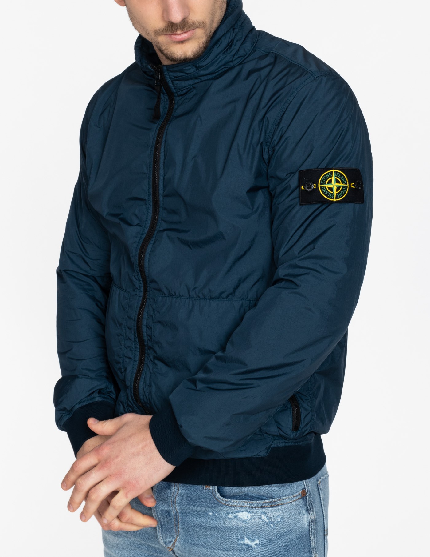 Машина stone island