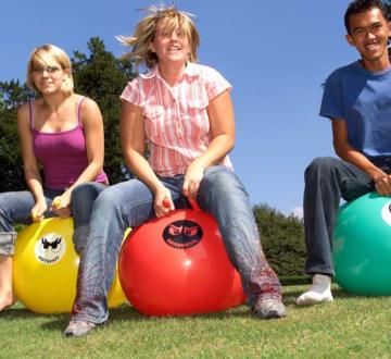 bolas, bolas saltadoras, bolas pinchonas, bolas gigantes, jogos de jardim, jogos exteriores, jogos activos, Gincana, buitenspeel, masgames, garden games, formação de equipe, jogo de formaçao de equipe, jogo de gincana, Gymkhana