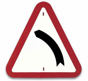Señal de curva peligrosa hacia la izquierda