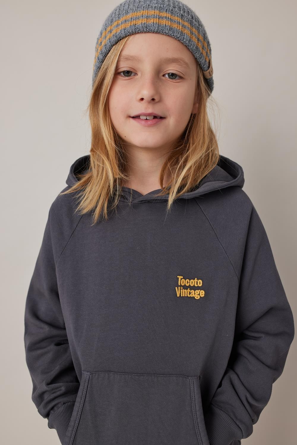 SUDADERA CAPUCHA BORDADO TOCOTO VINTAGE 3
