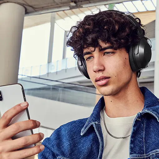 Von dem Smartphone zu Ihren Kopfhörern 