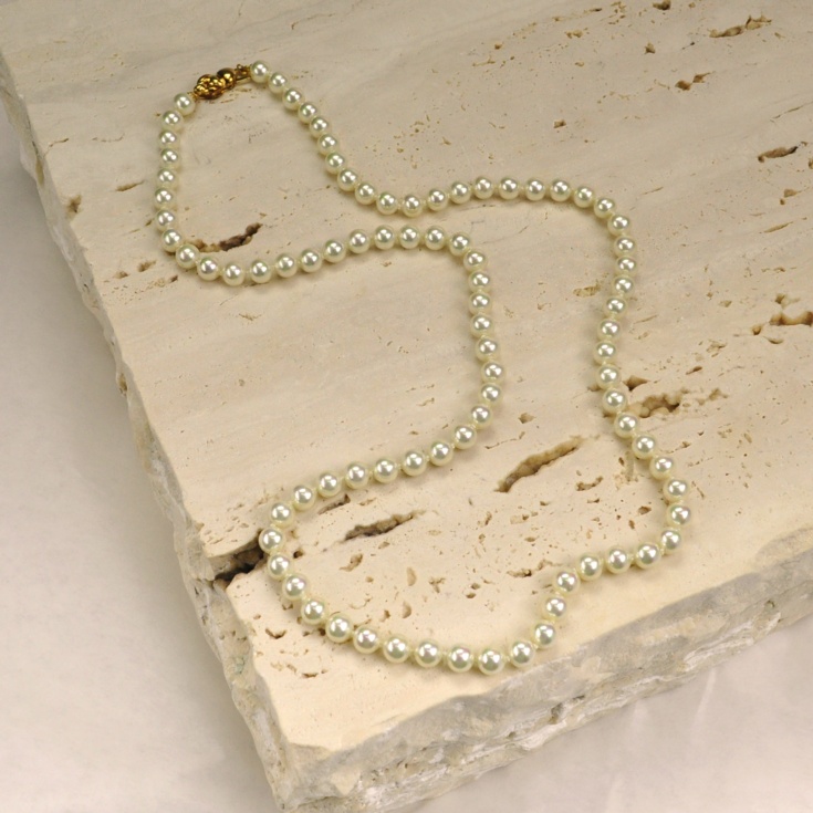 Classic 6 mm. pearls necklace