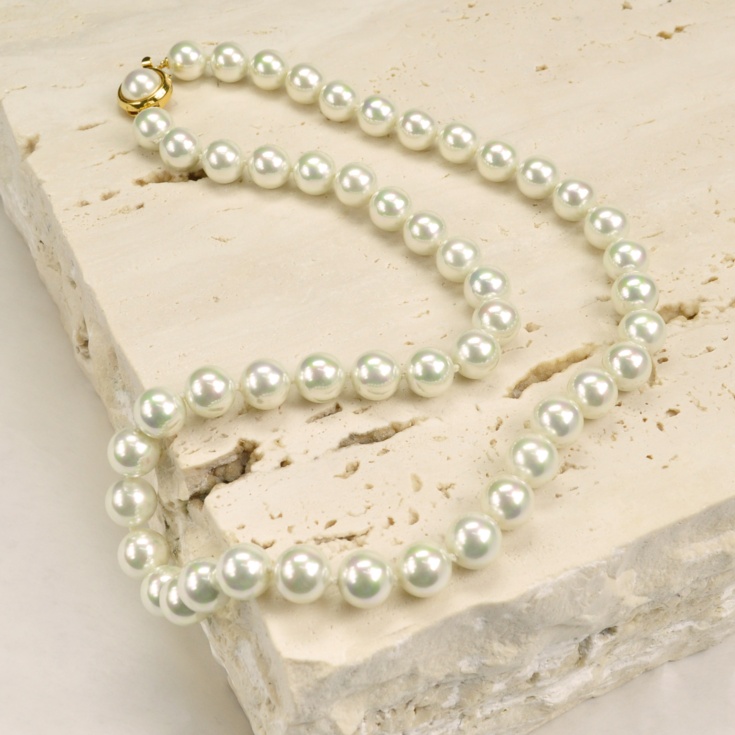 Classic 10 mm. pearls necklace