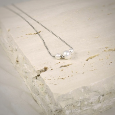 Collar de perlas blancas en cadenita de plata 1