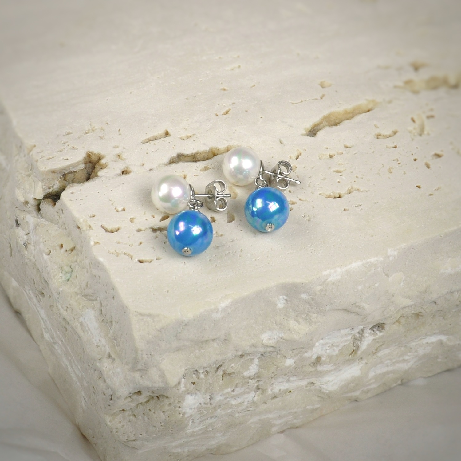 White and blue pearl earrings 1
