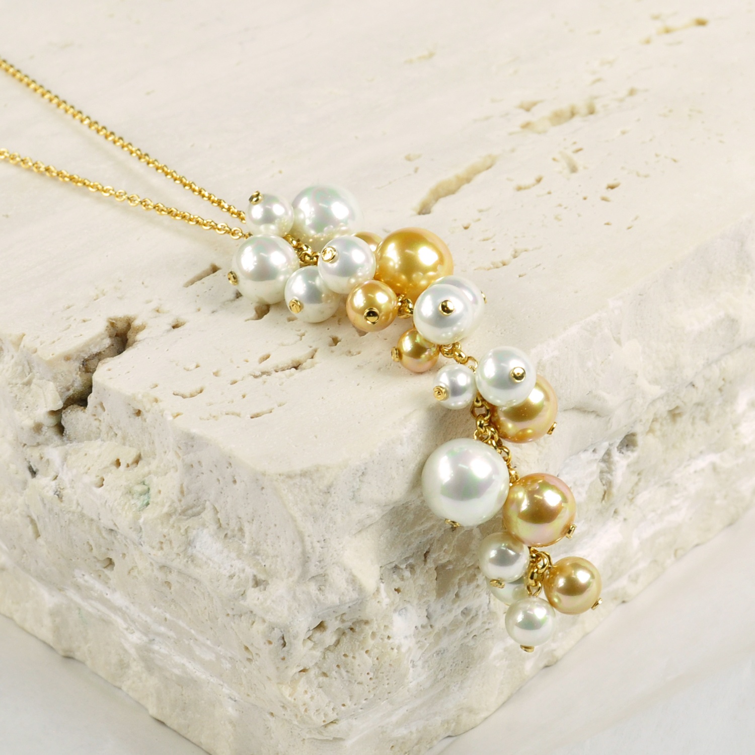 Necklace with a pendant in a cascade of pearls in golden tones 2