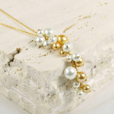 Necklace with a pendant in a cascade of pearls in golden tones 2