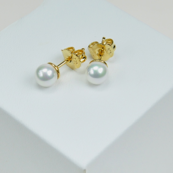 Classic 6 mm pearl earrings. Choose your favorite colour!