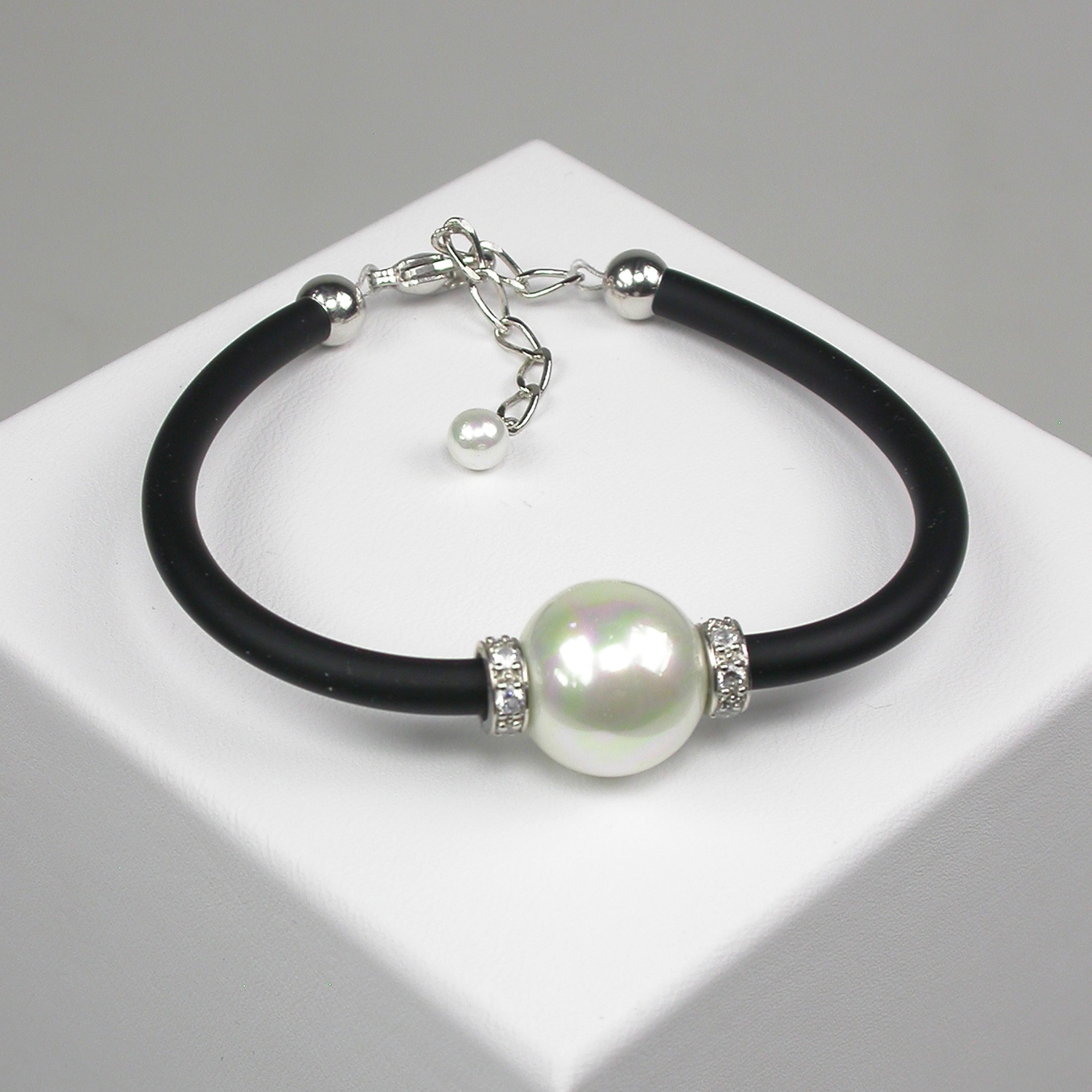 Rubber Bracelet with White Pearl 1