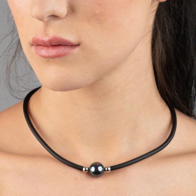 Rubber Necklace with a 14 mm black Pearl 2