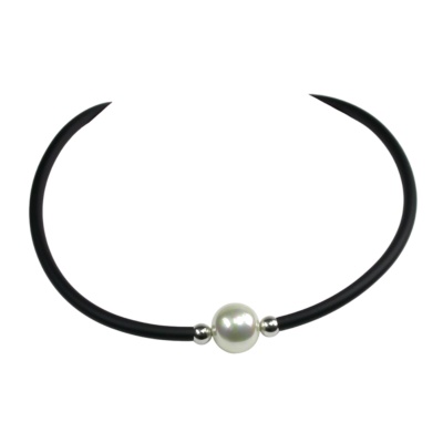 Rubber Necklace with a 14 mm white Pearl