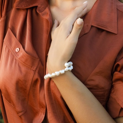Armband mit Perlen in Weiss und Madreperla 3