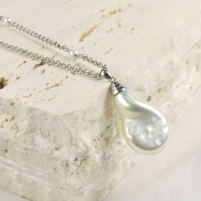 Teardrop shaped pendant on chain 4