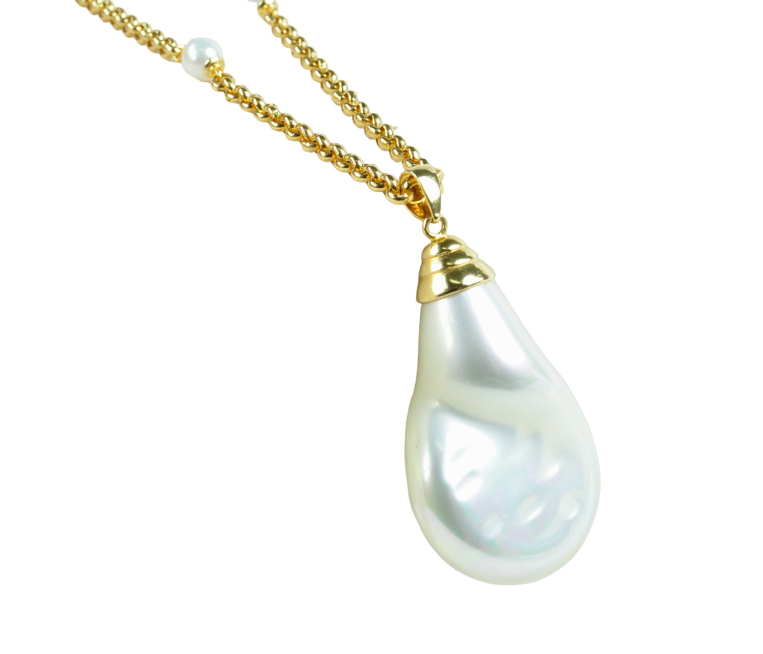 Teardrop shaped pendant on chain 1