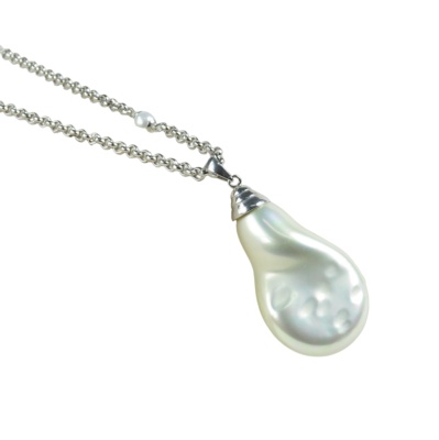 Teardrop shaped pendant on chain 1