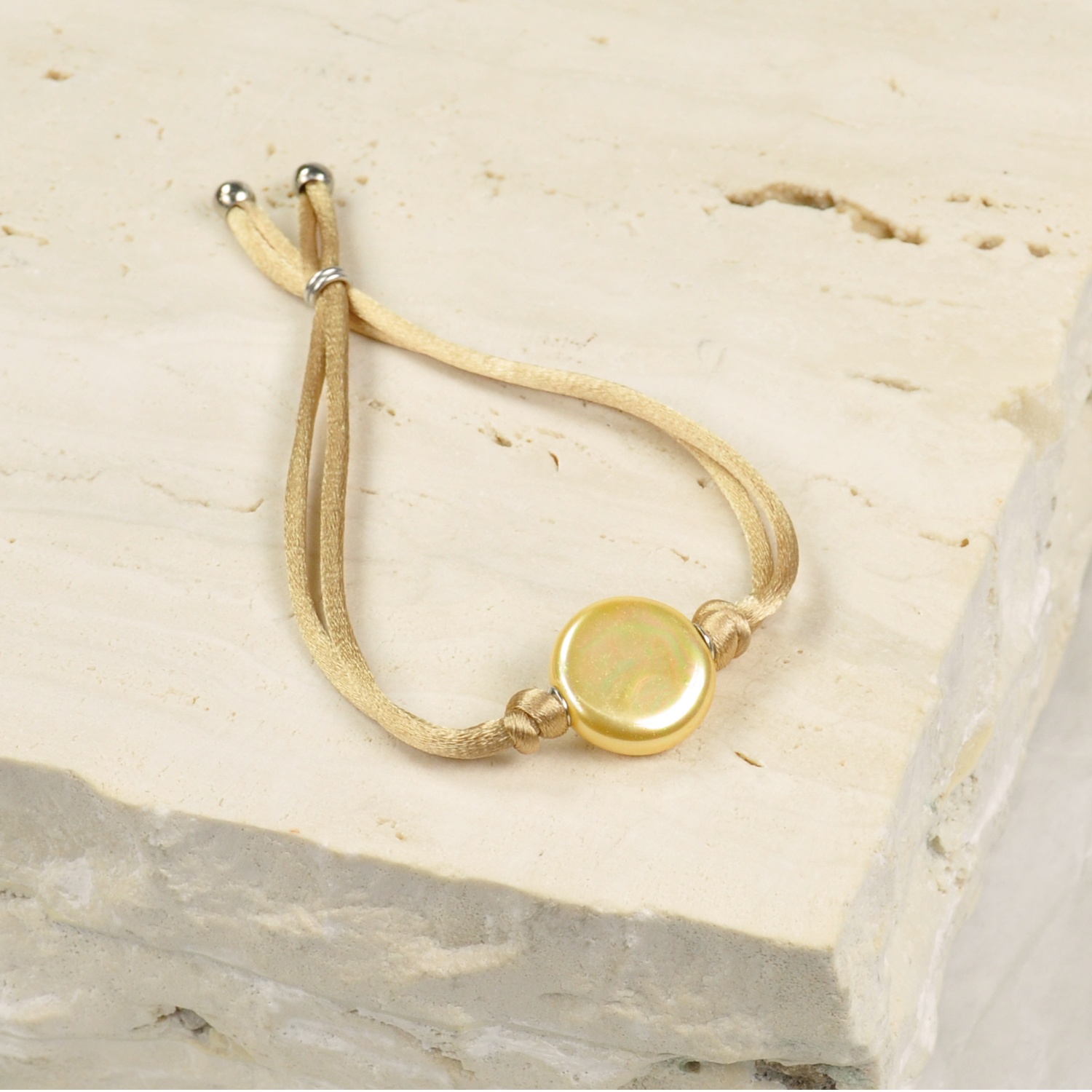 Kordelarmband mit weißer Perle 1
