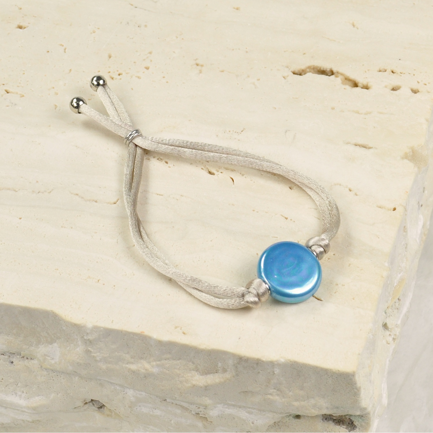 Kordelarmband mit weißer Perle 1