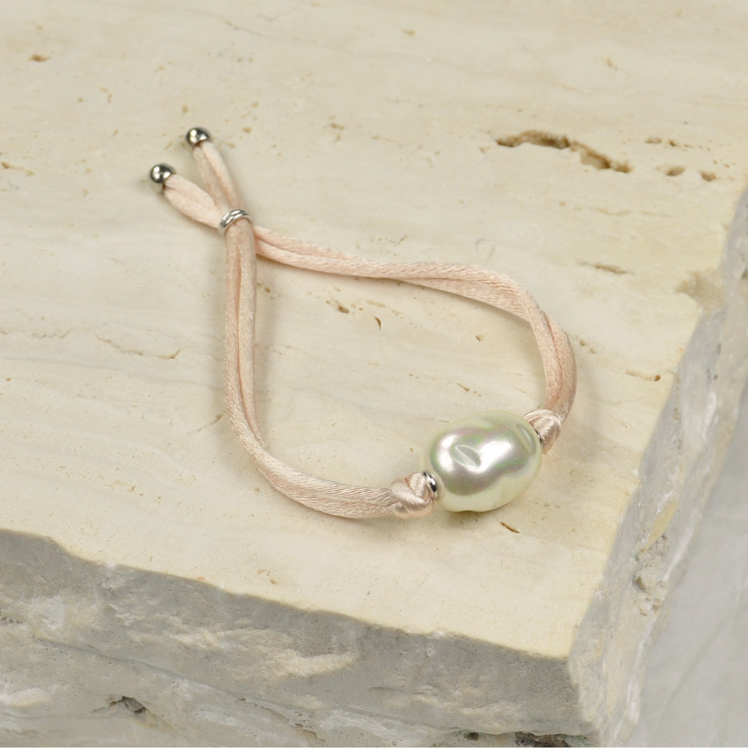 Kordelarmband mit Barockperle 1