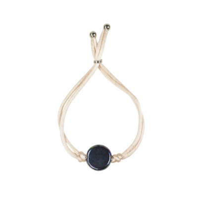 Kordelarmband mit weißer Perle