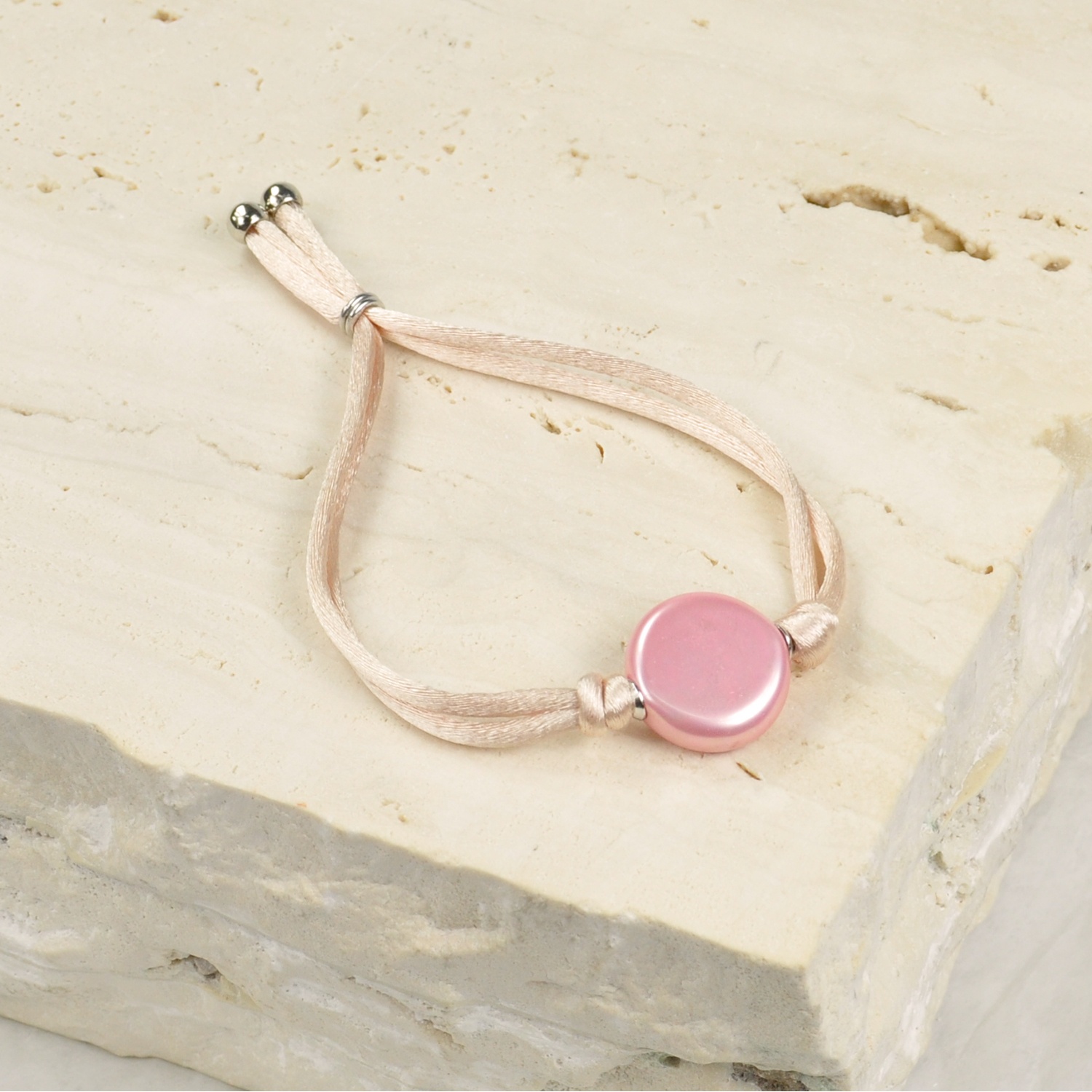 Kordelarmband mit weißer Perle 1