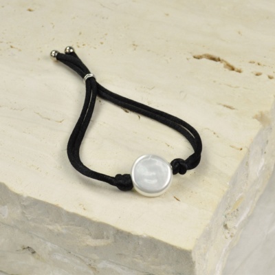Kordelarmband mit weißer Perle 1