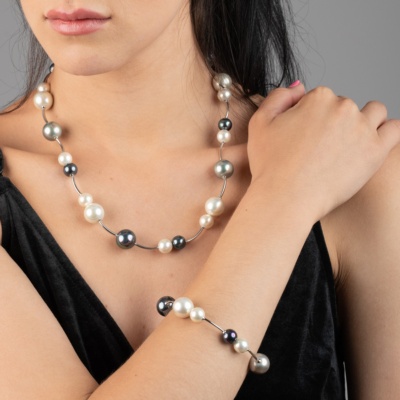 Armband mit Perlen in Weiss, Grau und Schwarz 3