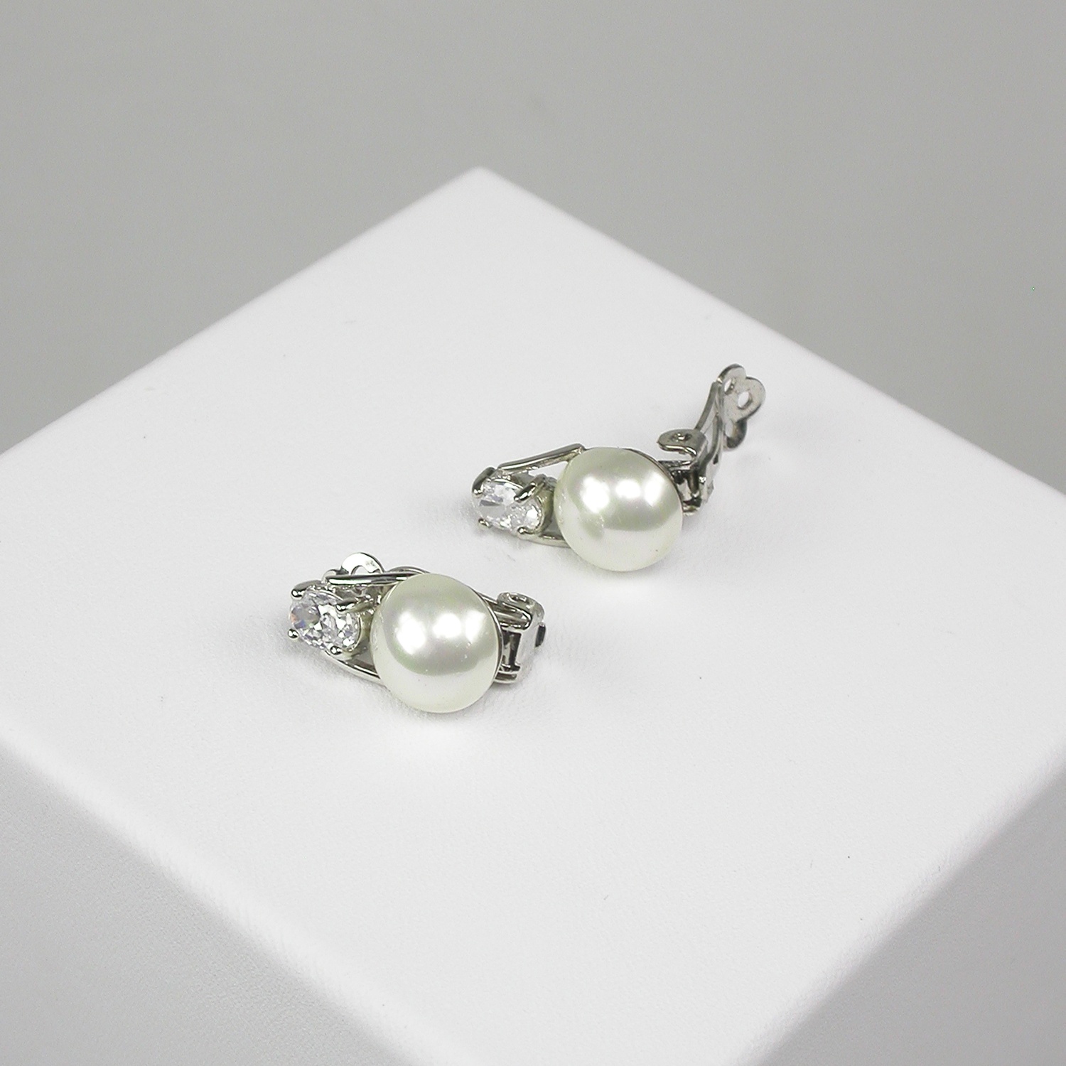 Earrings in Sterling Silver with cabouchon Pearls and zircons 1