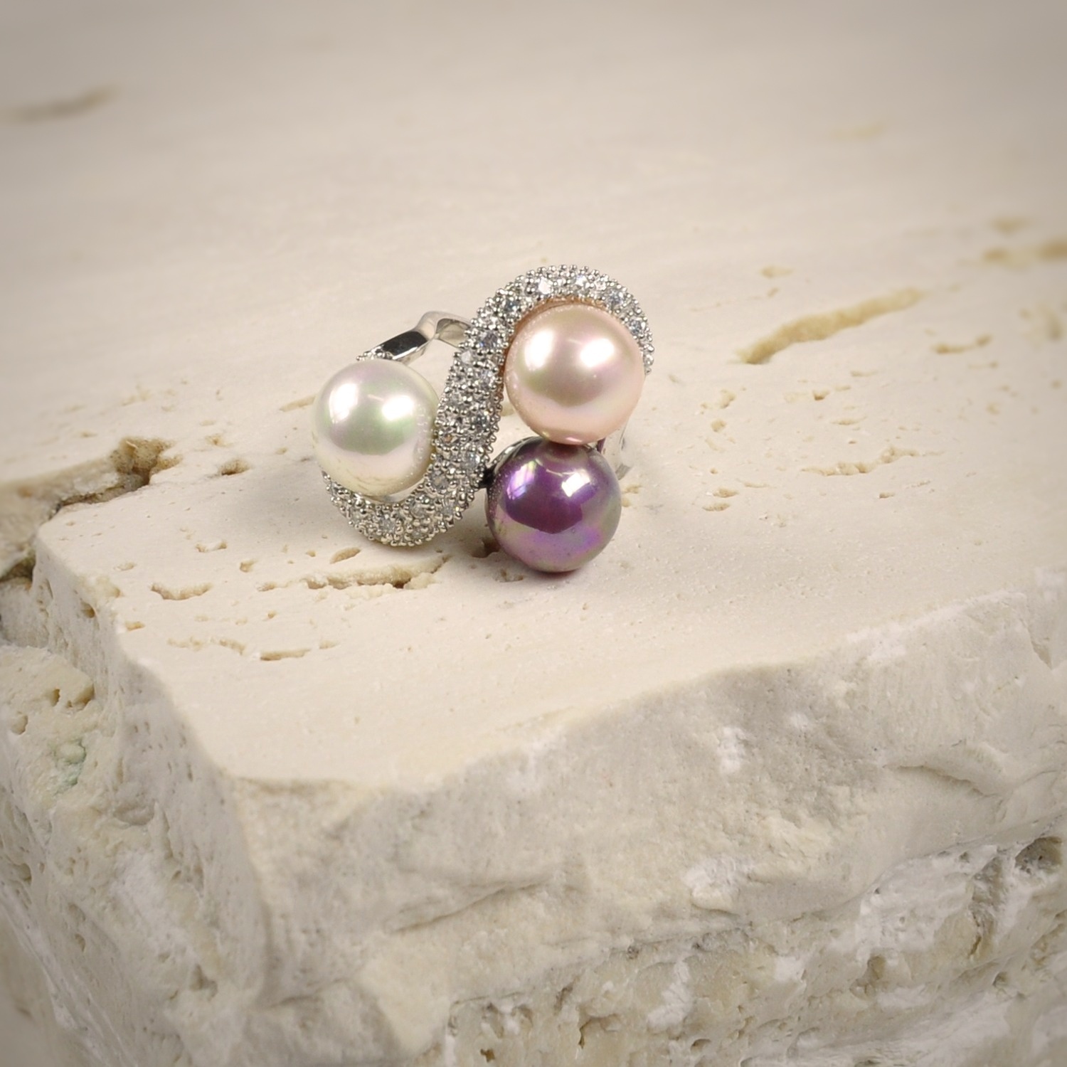Silberrring mit dreifarbigen Perlen 1