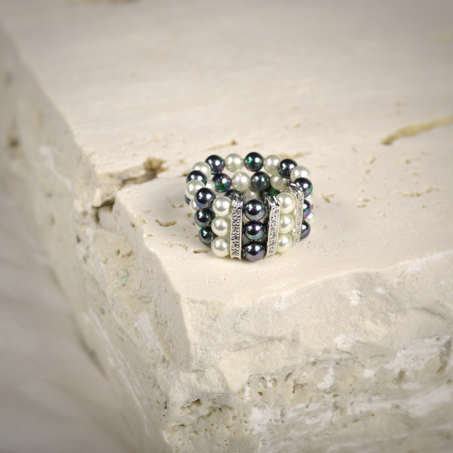 Black and white pearl ring 1
