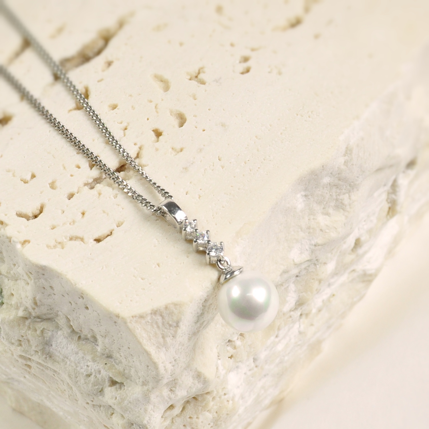 Silver Pendant with a 9 mm. White Pearl and Zircons on a 45 cm. Chain 1