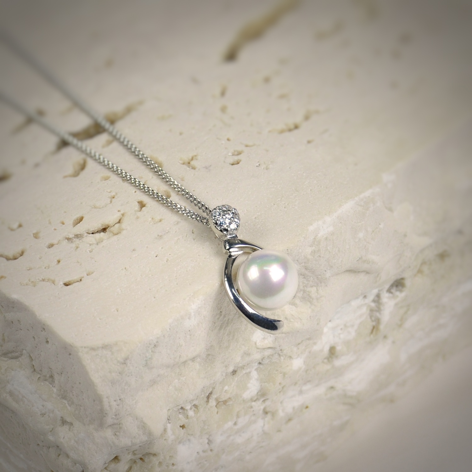 Silver Pearl Pendant 1