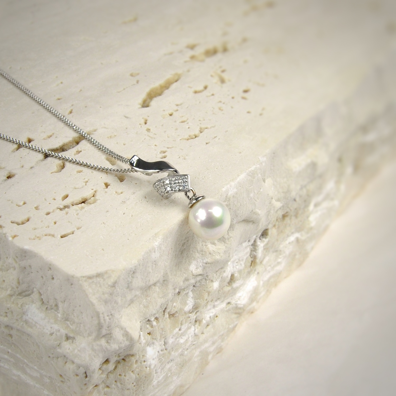 Silver Pendant with a 10 mm. White Pearl and Zircons on a 45 cm. Chain 2