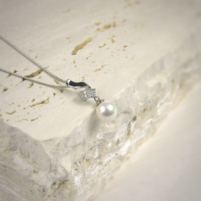 Colgante de Plata con perla de 10 mm., Circonitas y cadena de 45 cm 2