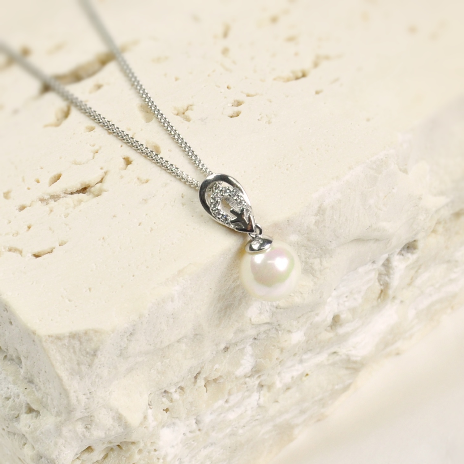 Silver Pendant with a 9 mm. White Pearl and Zircons on a 45 cm. Chain 1
