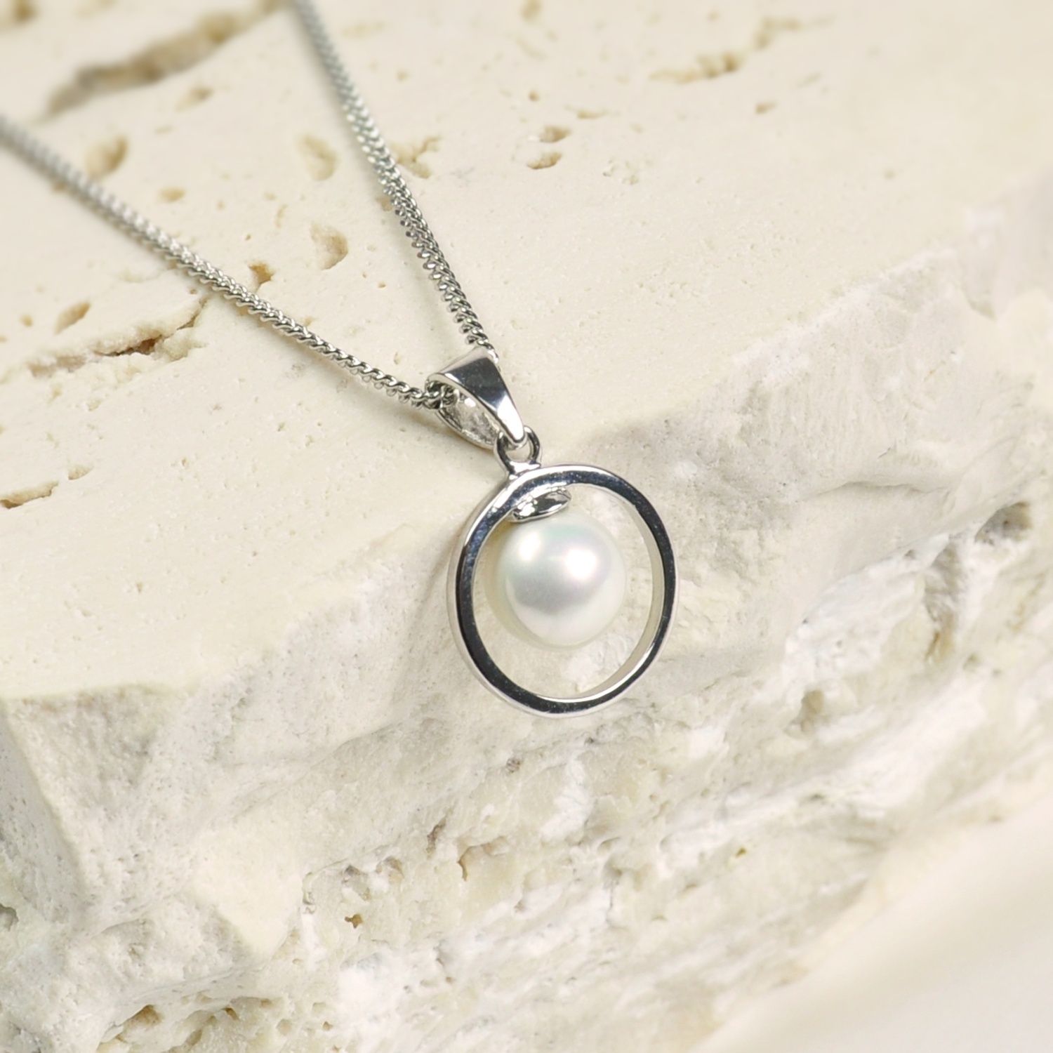Silver Pendant with 8 mm. Pearl 1