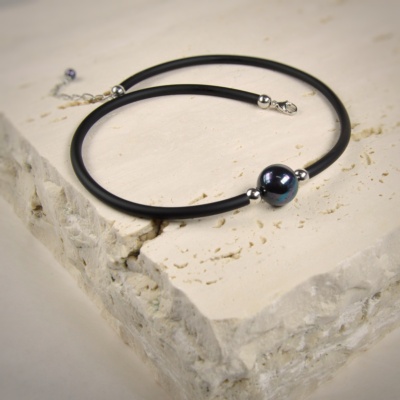 Rubber Necklace with a 14 mm black Pearl 1