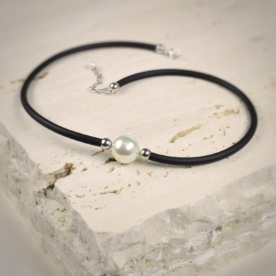 Rubber Necklace with a 14 mm white Pearl 1