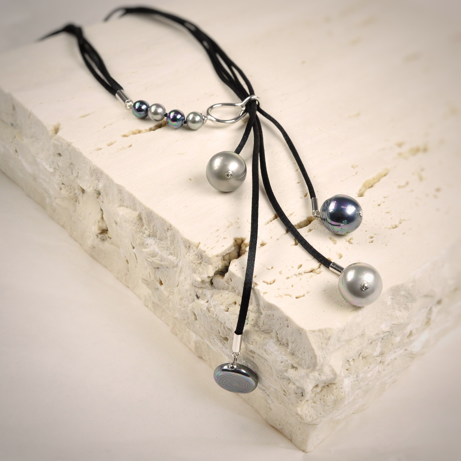 Cord Necklace with Black and Grey Pearls 2