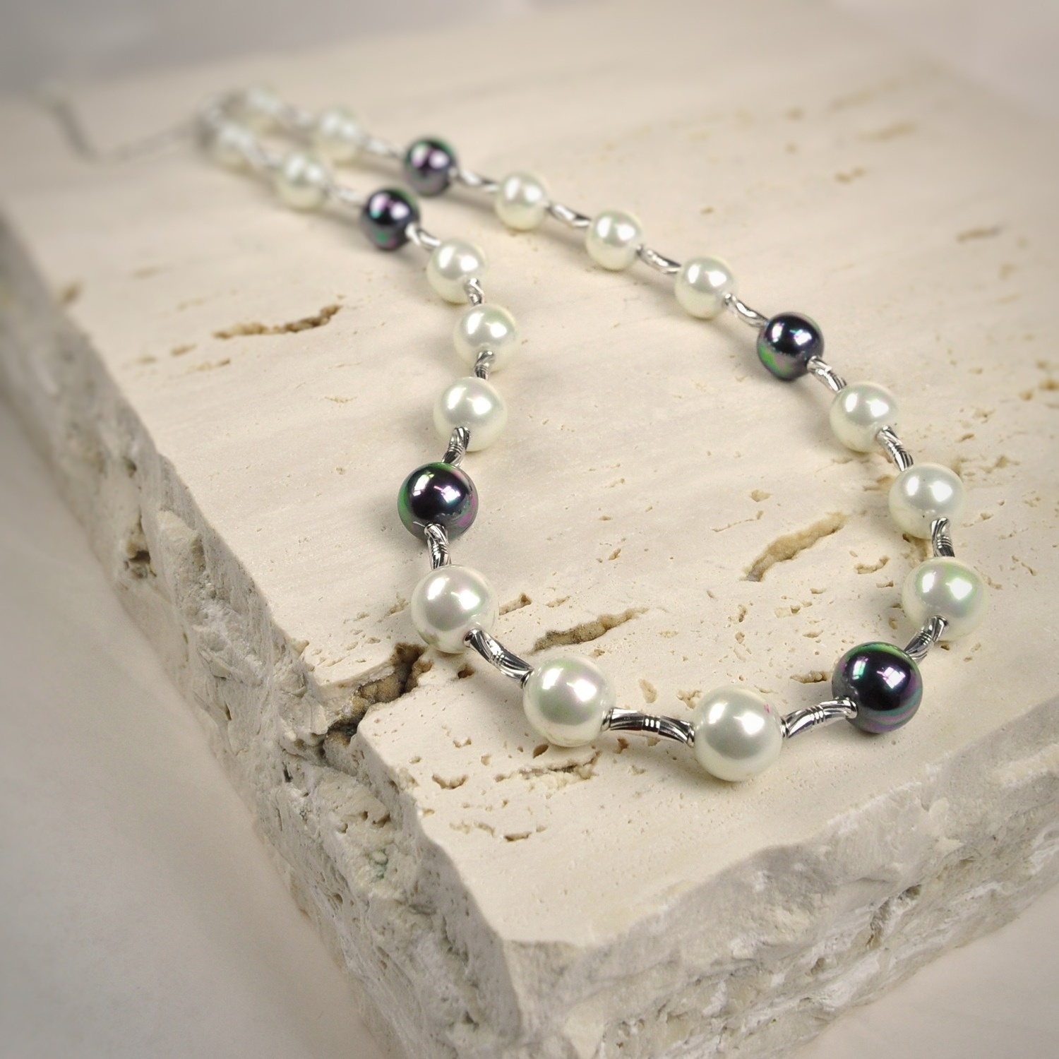 Classic Necklace with Black and White Pearls 2