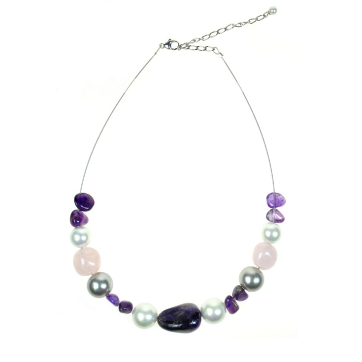 Necklace with pearls and natural stones