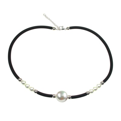Rubber Necklace with pearls