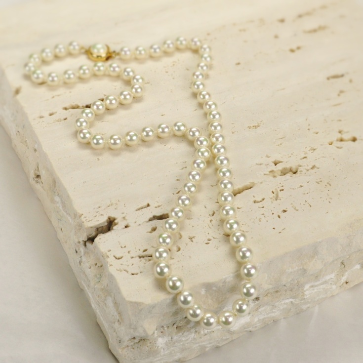 Classic 8 mm. pearls necklace